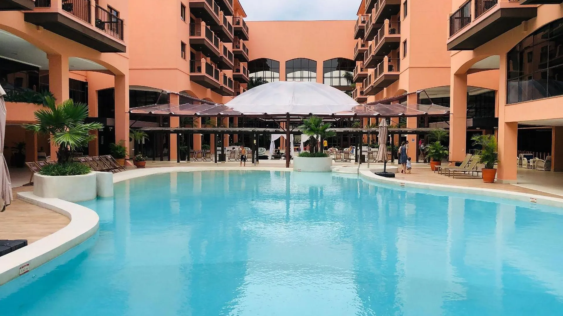 Apartamento em resort pé na areia em Jurerê JBVSUP Florianópolis
